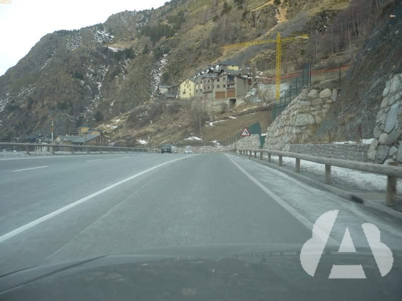 En este tramo de vía en el que está prohibido adelantar, ¿puede realizar un…