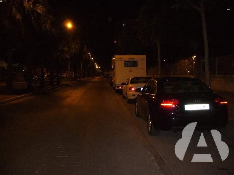 Al estacionar un vehículo en una vía urbana suficientemente iluminada, ¿qué…