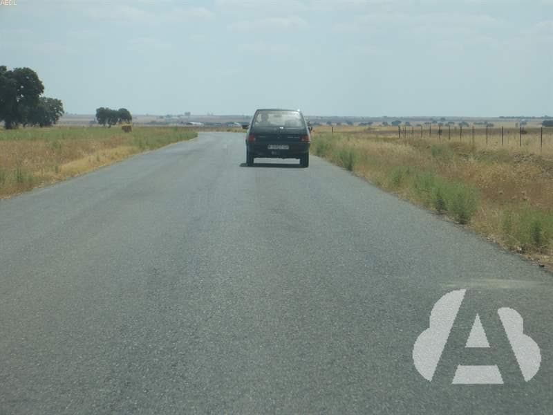 En este tramo de vía de visibilidad reducida, ¿está permitido realizar un…
