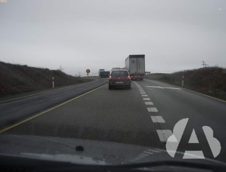 ¿Cómo advertirá su intención de disminuir la velocidad de modo considerable?