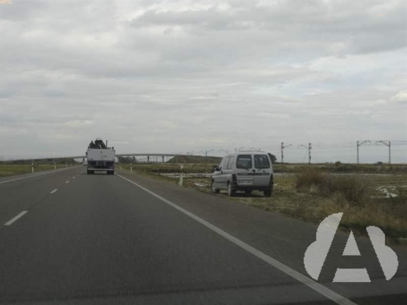 El vehículo que se observa en la fotografía, ¿está correctamente estacionado?