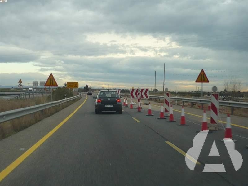 Estas marcas viales y señales amarillas, ¿que indican?