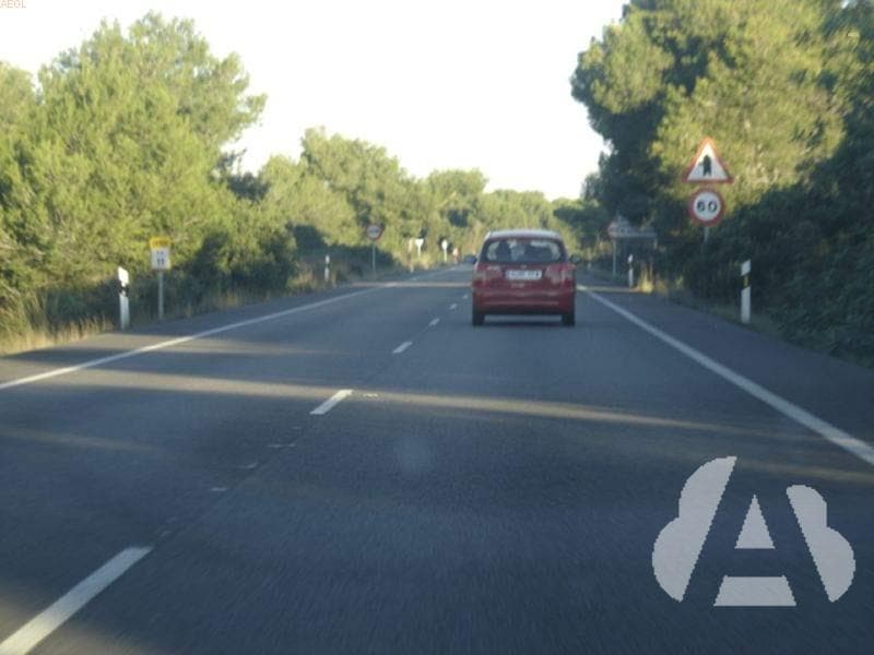 Esta carretera tiene más de 6 m de ancho. ¿Es correcto circular por encima de…
