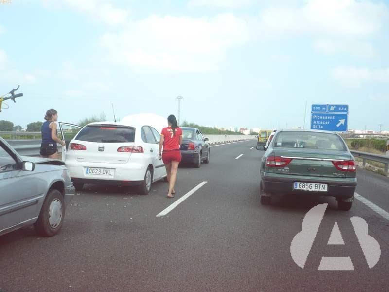 La probabilidad de sufrir un accidente mortal es mayor cuando se circula a…