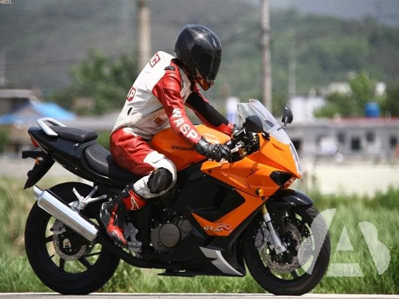 ¿Qué puede verse afectado si cambia el carenado de una motocicleta?