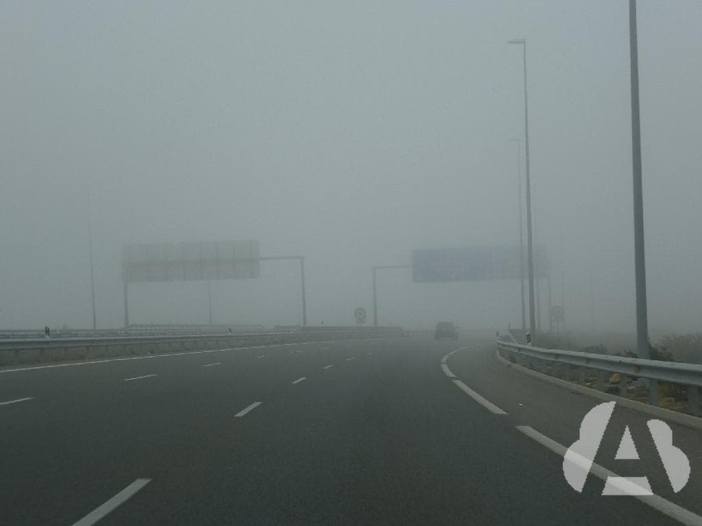 En esta autovía hay mucha niebla. ¿Se puede circular a menos de 60 km/h?