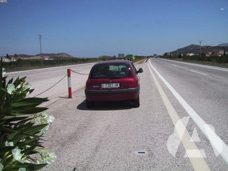 Si debido a una emergencia, un conductor se ve obligado a inmovilizar su…