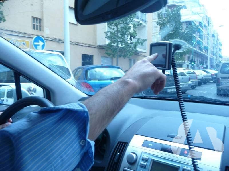 Si el sistema de navegación del GPS es portátil, ¿qué es recomendable?