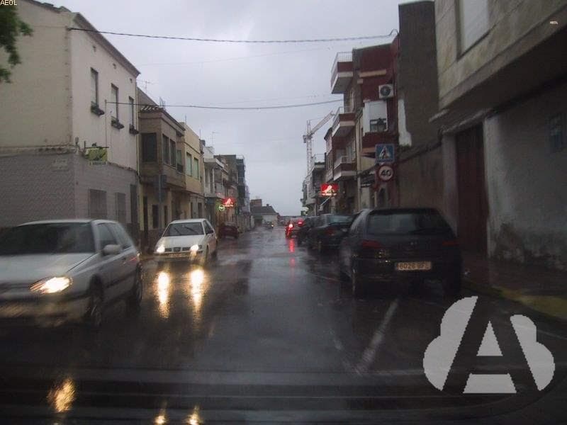 La capa de agua que se forma en la calzada con la lluvia, ¿puede afectar a la…