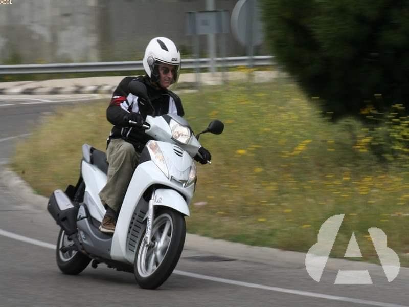 Con el permiso de conducción de la clase B, ¿se puede conducir una motocicleta…