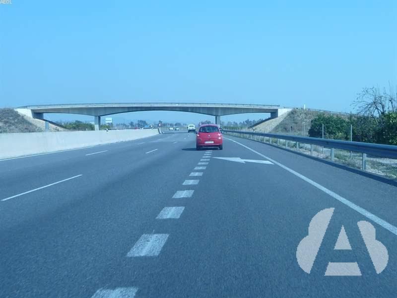 Para entrar en una autopista, ¿a qué velocidad debe circular?