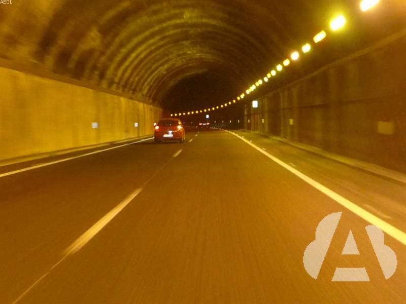 Si debido a una avería, un vehículo queda inmovilizado en el interior de un…