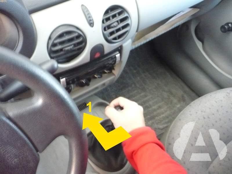 Para realizar una conducción eficiente, la primera velocidad debe utilizarse...