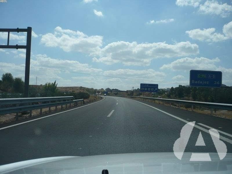 En autopista, ¿a qué velocidad máxima puede circular una motocicleta?