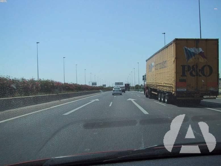 Cuando el viento sopla con fuerza por el lado derecho, ¿qué debe tener en…