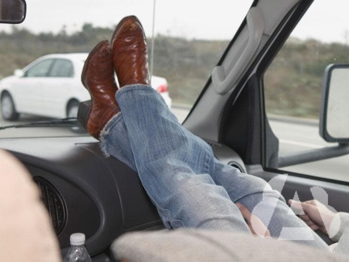 El conductor, ¿está obligado a cuidar que el resto de pasajeros mantengan una…