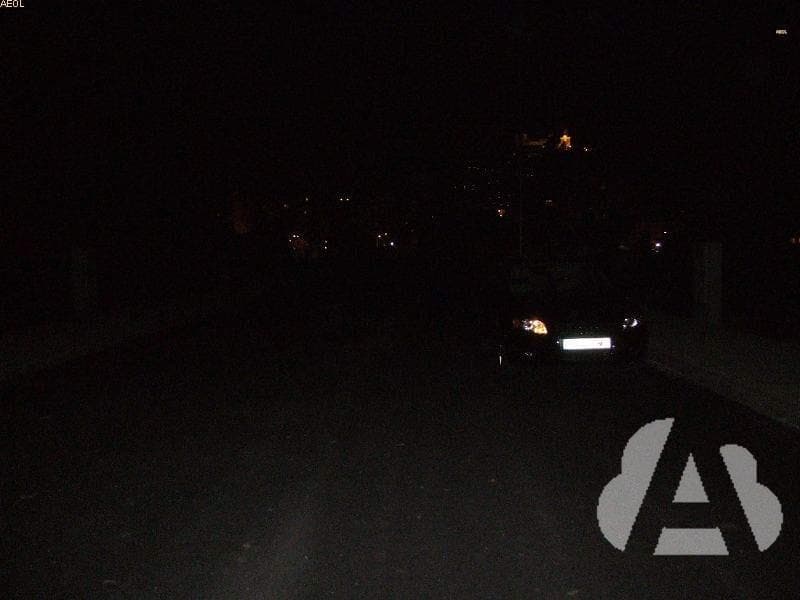 ¿Qué alumbrado debe llevar encendido si circula de noche por una travesía…