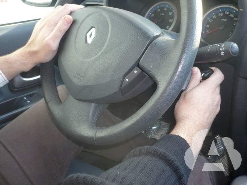 En un vehículo con motor diésel, una vez arrancado el motor es conveniente...