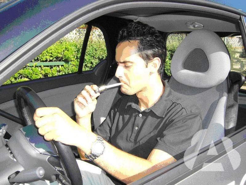 Un conductor que circula con su vehículo bajo los efectos de las drogas...