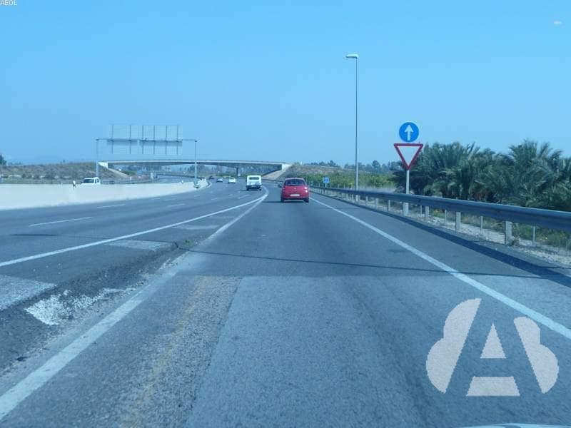 Para incorporarse a una vía por un carril de aceleración, ¿en qué punto debe…
