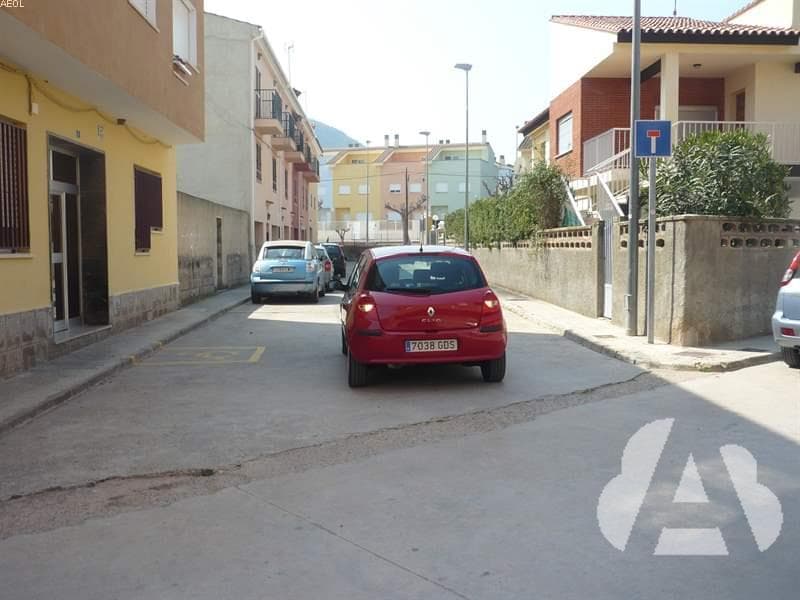 ¿En qué circunstancias está permitido circular marcha atrás?