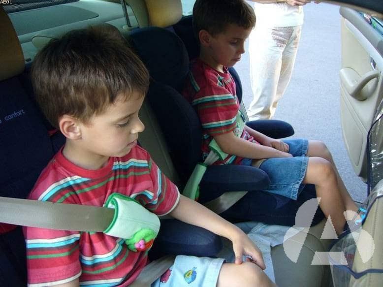 Si los ocupantes de los asientos traseros de un vehículo son menores de edad y…