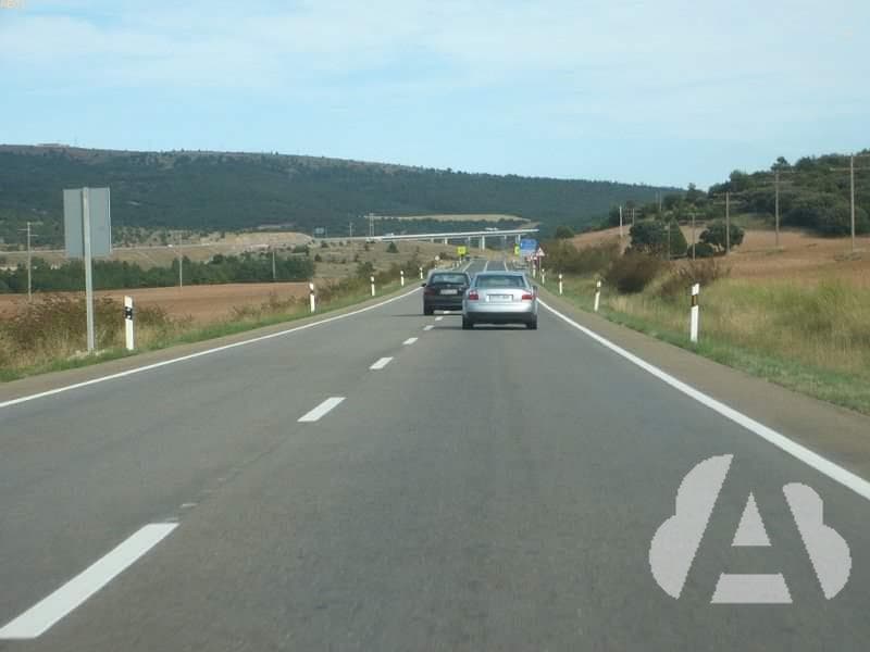 Advertir a otros usuarios de que se va a realizar una maniobra, ¿es obligatorio?