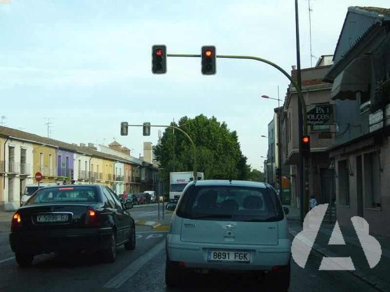 En esta vía, ¿dónde se colocará para cambiar de dirección a la derecha?