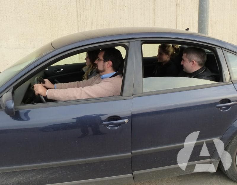 Circular con las ventanillas abiertas por una autopista a 120 km/h, ¿afecta al…