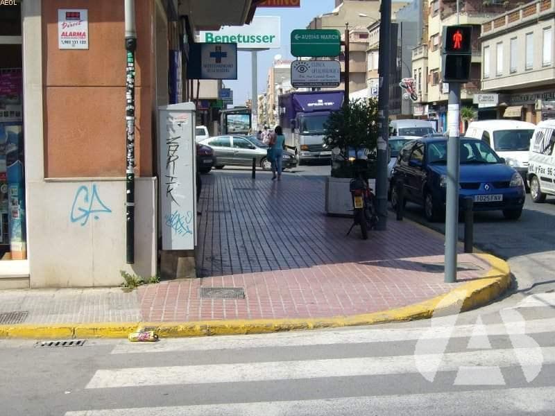 Las indicaciones de este semáforo están dirigidas a...