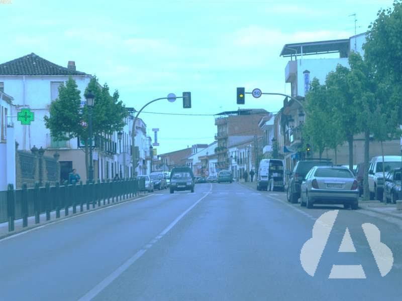 En las travesías, ¿está permitido circular con la luz de largo alcance?