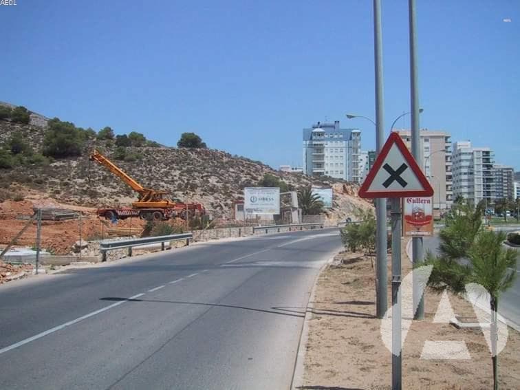 Cuando se aproxime a un cruce con visibilidad nula, ¿debe moderar su velocidad?