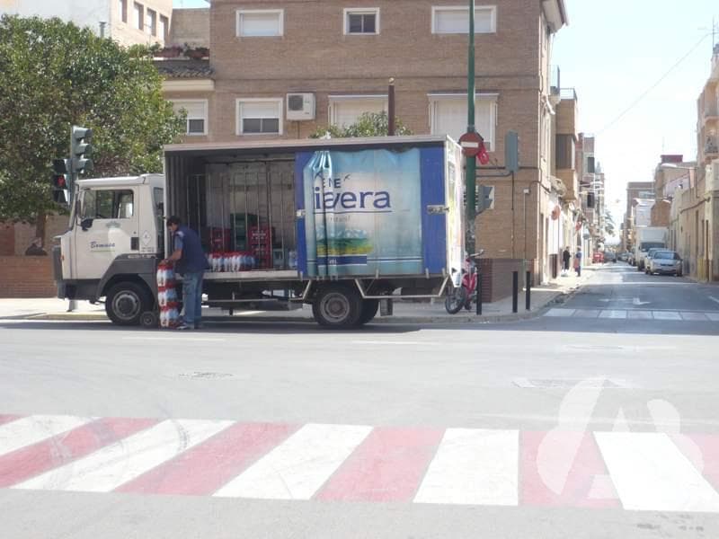 ¿Está permitido depositar la mercancía en la vía mientras se realizan…
