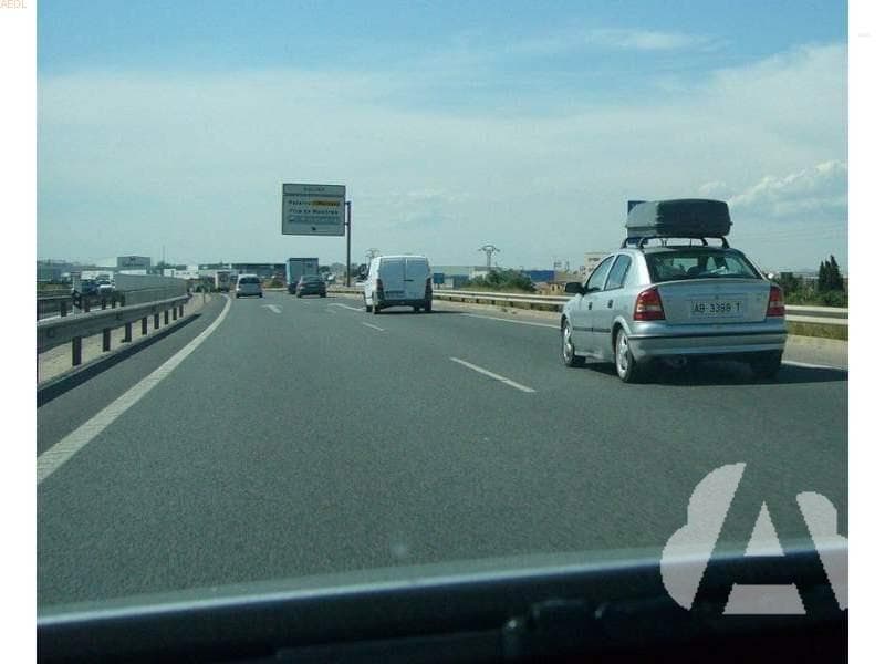 Una carga colocada en la baca de un turismo, ¿puede sobresalir por los…