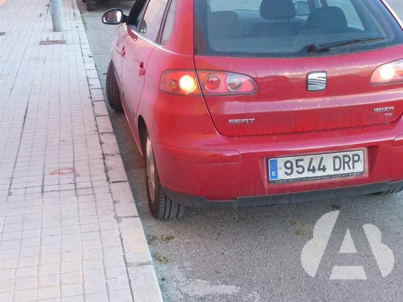 Si su vehículo está provisto de caja de cambios manual, en una calle con…