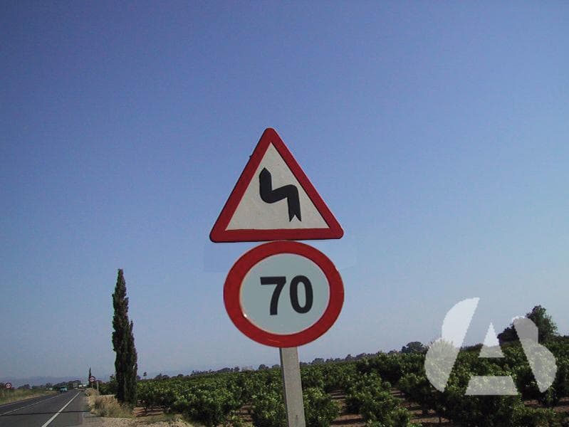¿Qué sistema de ayuda a la conducción controla la velocidad de circulación del…