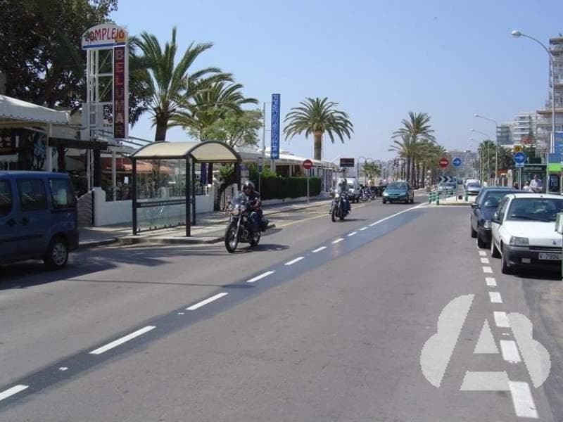 Si conduce una motocicleta, ¿qué debe tener en cuenta antes de cambiar de…