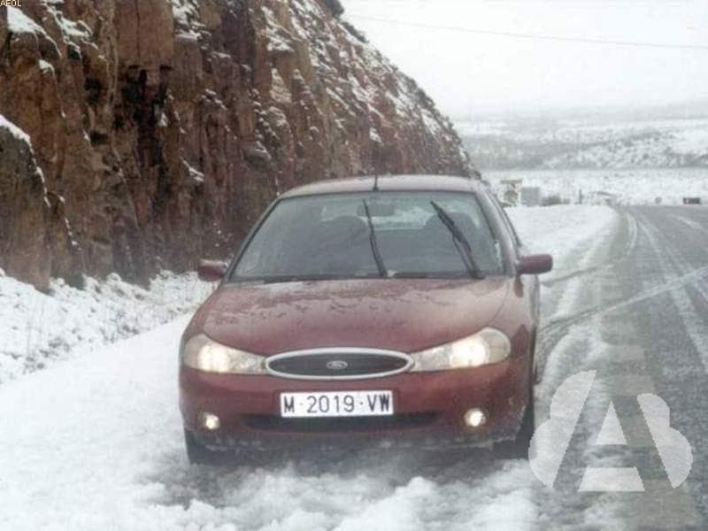 Cuando exista nieve en la calzada, ¿cómo se debe iniciar la marcha para evitar…