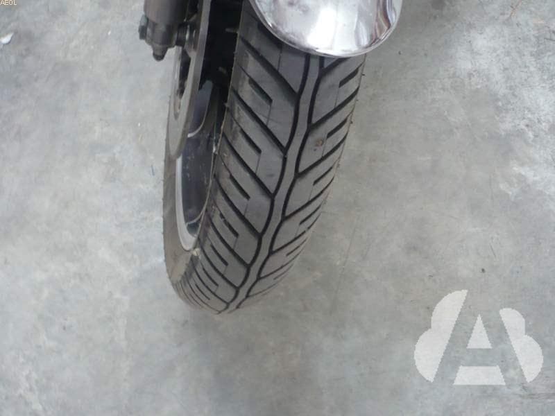 ¿Qué condiciones tienen que tener los neumáticos de una motocicleta?