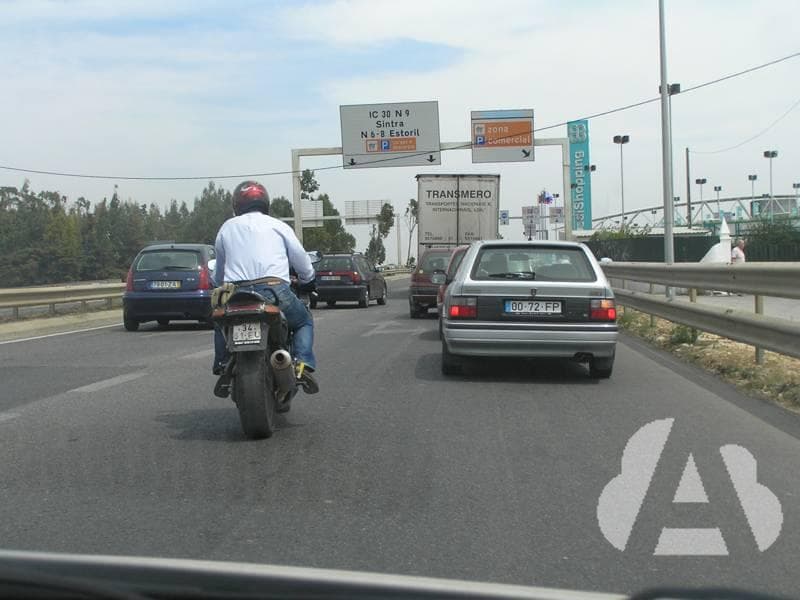 Todo conductor está obligado a...