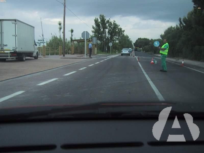 ¿Es obligatorio obedecer la indicación de este operario?