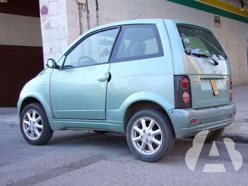 Los ocupantes de un ciclomotor que disponga de cinturones de seguridad, están…