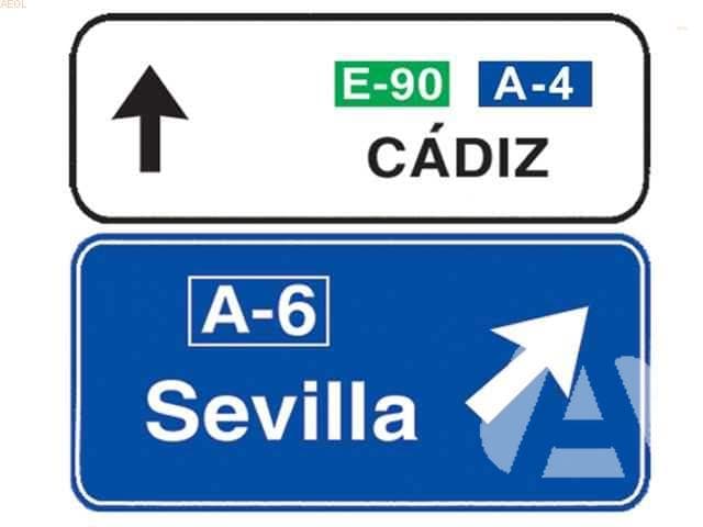 Por una autopista que transcurre dentro de poblado, ¿está permitido circular…