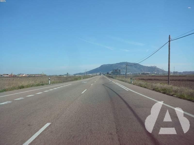 En una carretera convencional, ¿está permitido cambiar el sentido de la marcha?