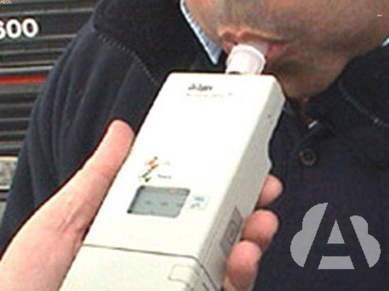 ¿Cuál es la tasa máxima de alcohol permitida para poder conducir cualquier…