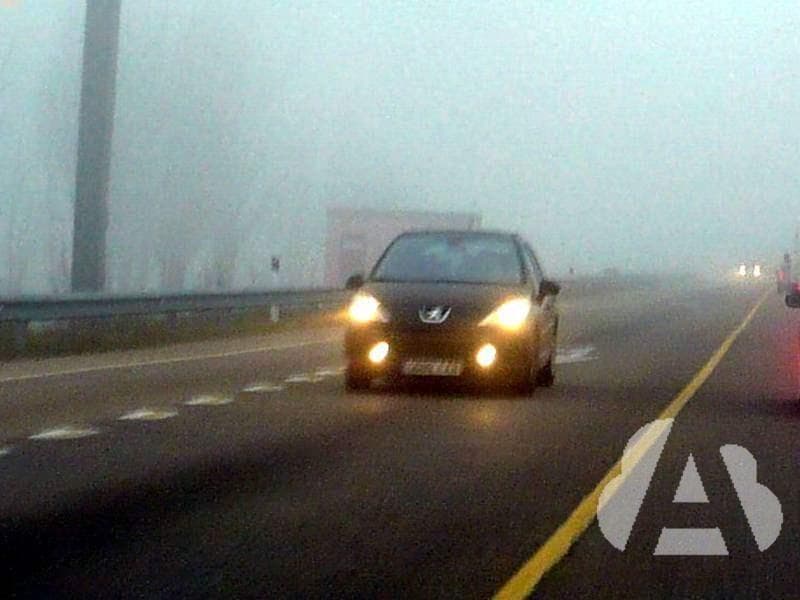 ¿Qué indica la luz de posición de un vehículo?