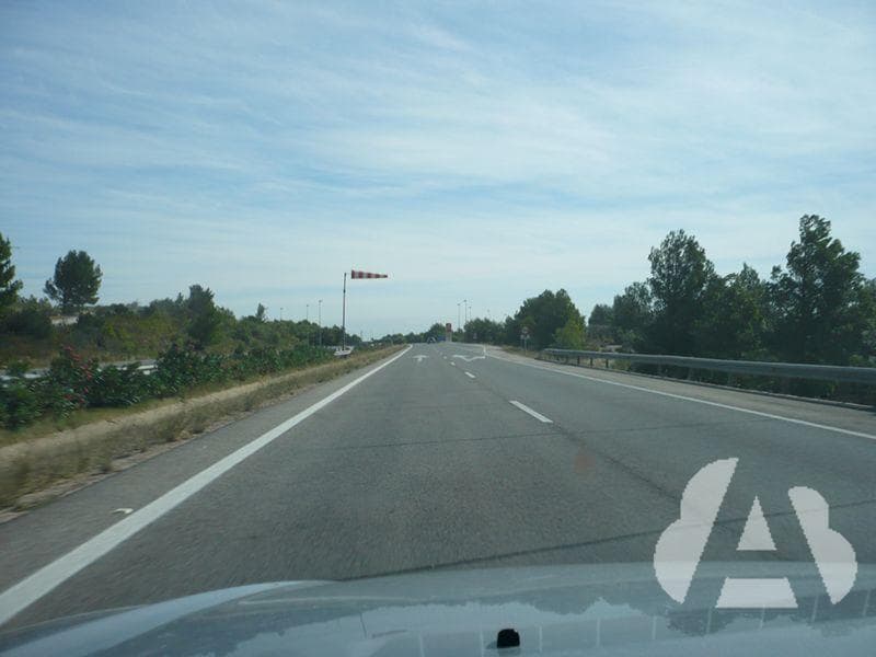 Sopla viento lateral con mucha fuerza, ¿qué debe hacer para vencer su…