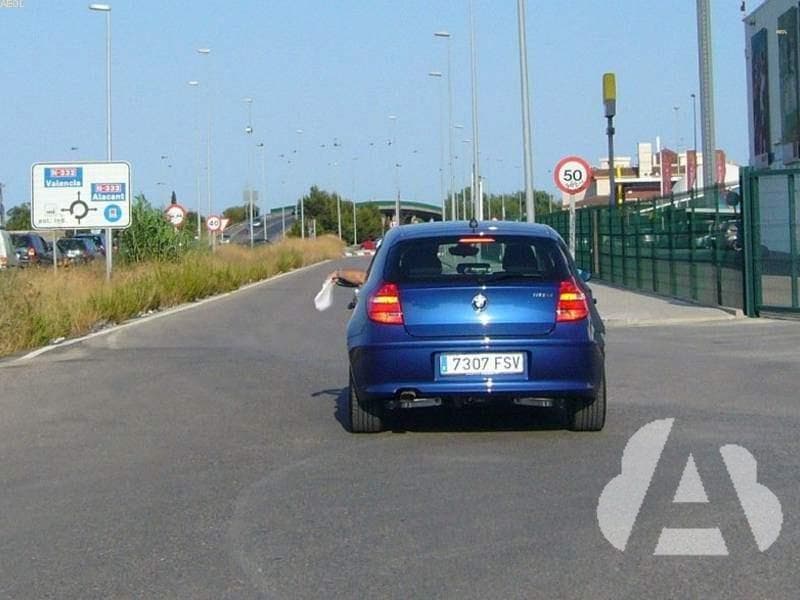 El conductor de un vehículo que se vea obligado a realizar un servicio de…