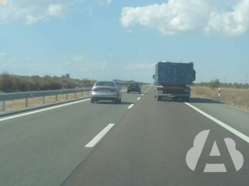 Relativo a la disposición de la carga en un vehículo, ¿cómo es obligatorio…