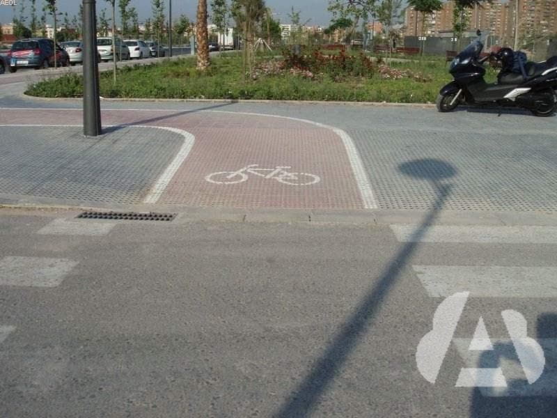 Los ciclistas tienen prioridad de paso respecto a los vehículos de motor...